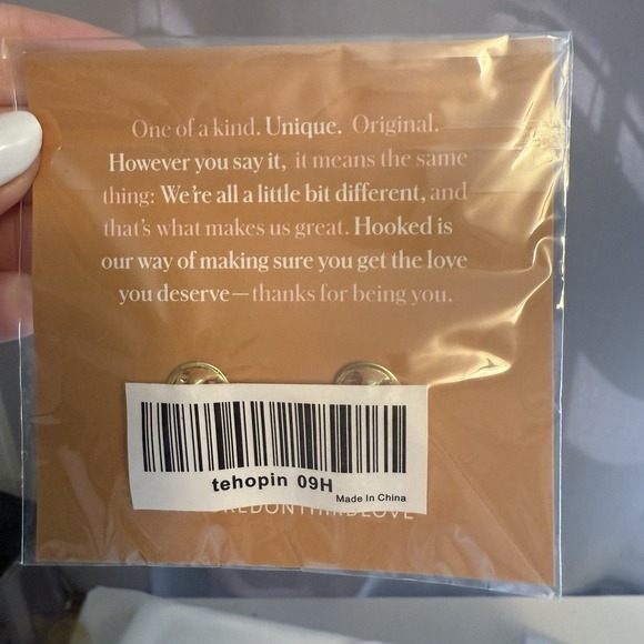 Hooked Pins Boobs Breast Enamel Brooches 2 Packs (4)Enamel Goldtone Jewelry New - Picture 3 of 6